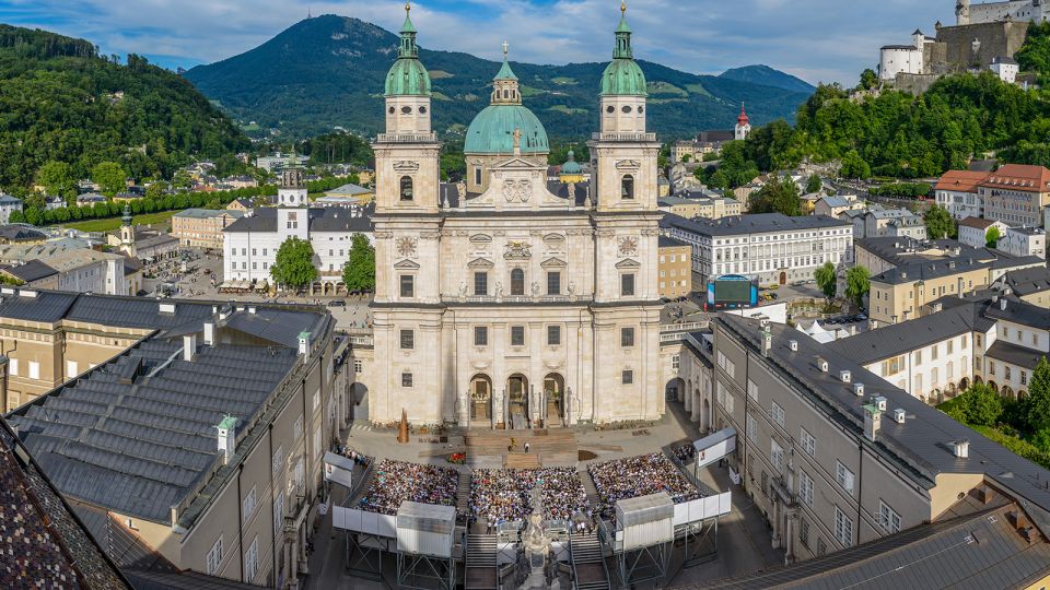 Salzburg City: Jedermann Stage in Front of the Cathedral © Salzburg Tourism, Photographer: Breitegger Günter
